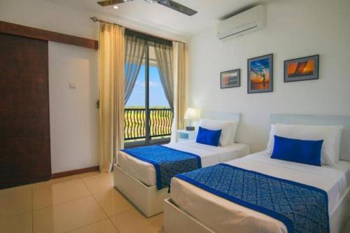 Oceanfront condo 3-2-01- Nilaveli