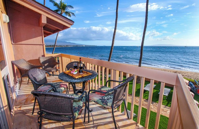 OCEANFRONT CONDO - INCREDIBLE VIEWS! Kihei Sands Beachfront Condos-B9