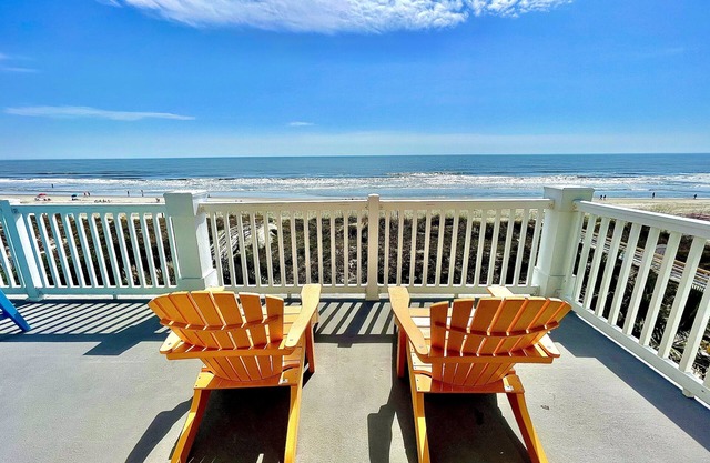 Oceanfront Condo. Top Floor Unit. Walking Distance to Everything.