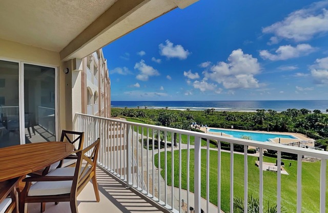 Oceanfront Condo with Pool, Balcony and Beach Access