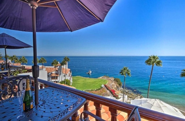 Oceanfront Hamilton Cove Penthouse suite with stunning panoramic views!