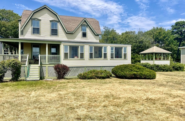 Oceanfront Home, 1.5 acre on Sandy beach, 3 Wrap-around Porches