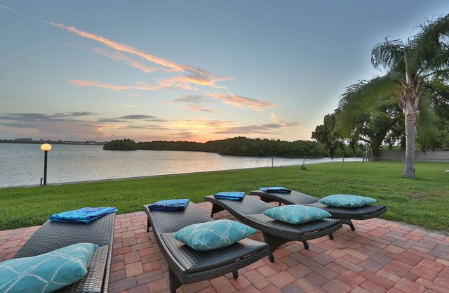 Oceanfront home w/sunset views of Sarasota Bay