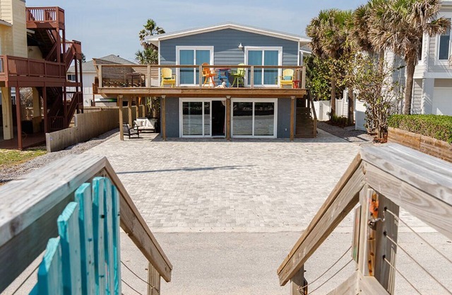 Oceanfront House (Downstairs) 2 bed/2 bath