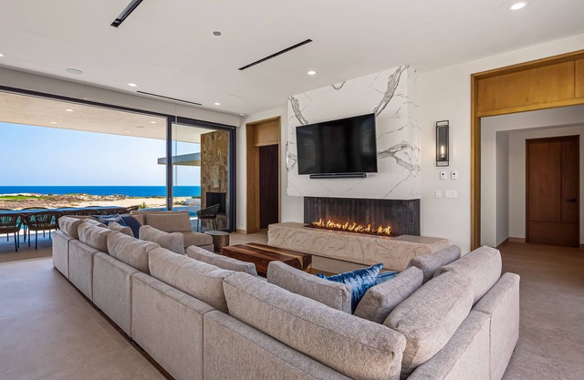 Oceanfront house with on-site golf, heated pool, hot tub, fitness room & grill