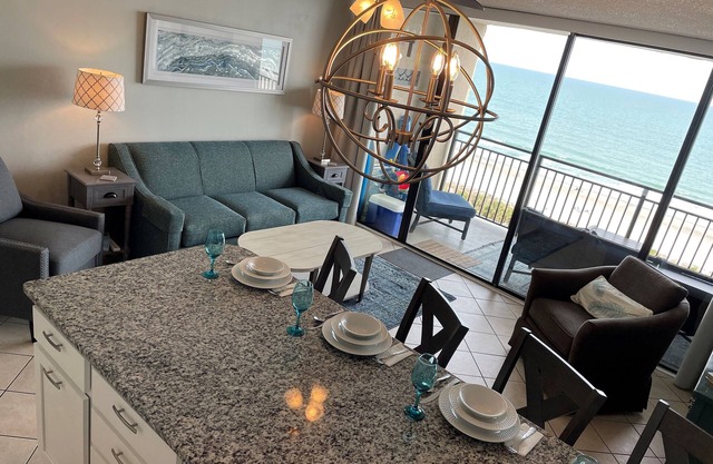 OCEANFRONT-King Bed-Comfortable-Home-Kitchen-Beach-Million Dollar View-WiFi