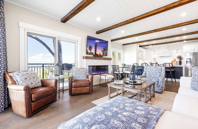Oceanfront, Luxe Villa, 2 BR/2 BA, Pool, Supremely Stylish