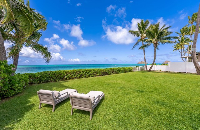 Oceanfront Lanikai Luxury | 4BR/5.5BA Home w/Lanai, Views & Beach Access