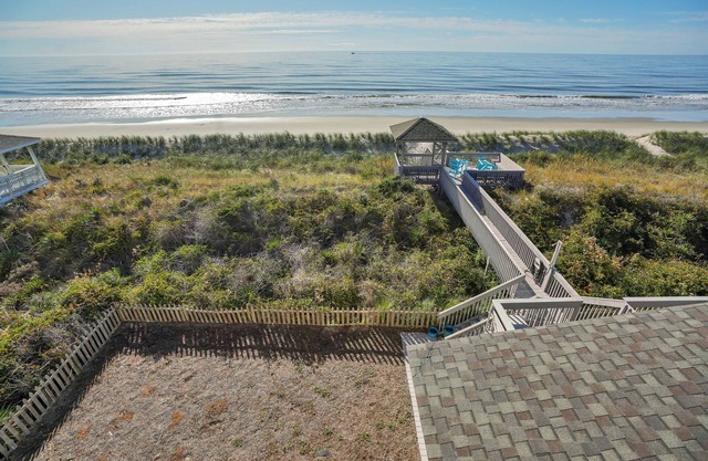 Oceanfront, private beach access, Sleep 22, elevator seven bedroom, 4 1/2 bath