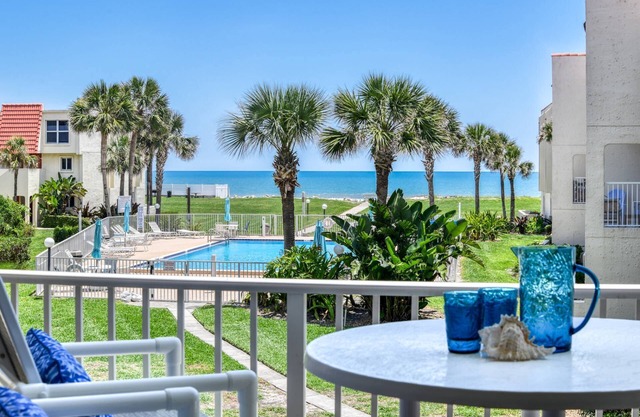 Oceanfront! Renovated! Pool & Ocean Views! Steps to Beach, Shops, Restaurants! $300 in Free Tickets!