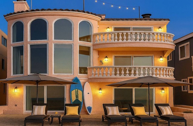 Oceanfront Retreat on Hollywood Beach! Paddleboards | Dogs | Water views!