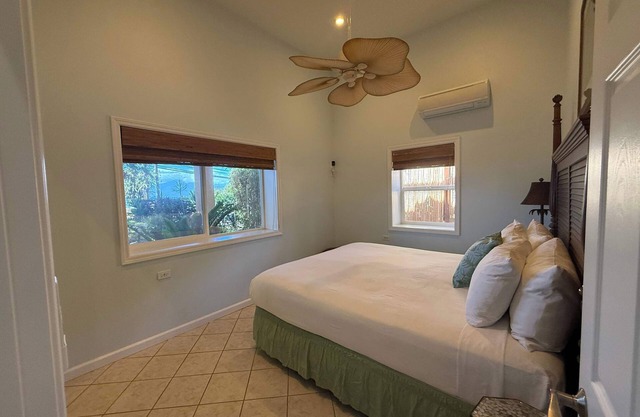 Oceanfront Royal Suite | Steps to Beach w. BBQ & Free Parking | Free Breakfast