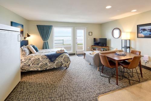 Oceanfront Studio - Ground Floor - Sleeps 4