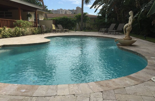 Oceanside Mist Apts: Heated Pool, Hot Tub & Tiki Bar! 2 Bed 2 Bath-Flagler Suite