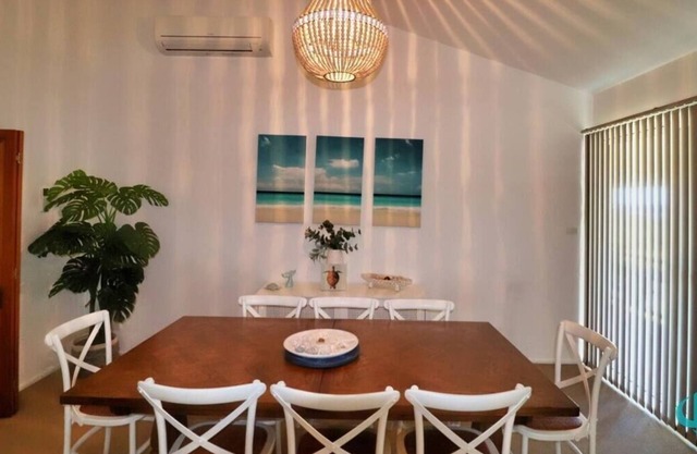 Oceanview Beachhouse- Panoramic views and pool