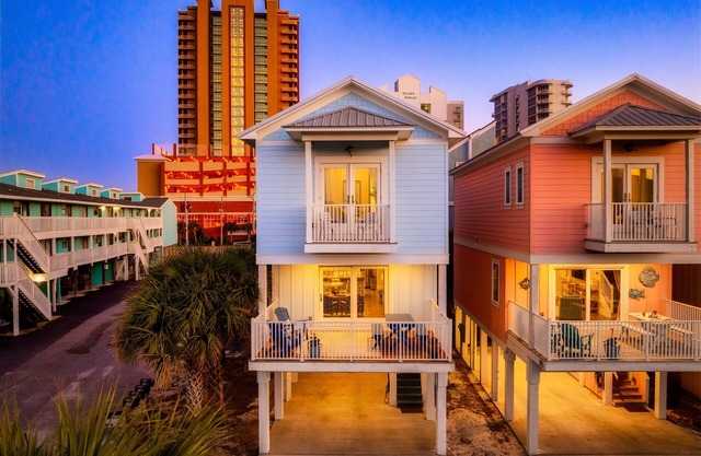 Oct 13-31 Open! Pet-Friendly Stay! Walk to Beach!
