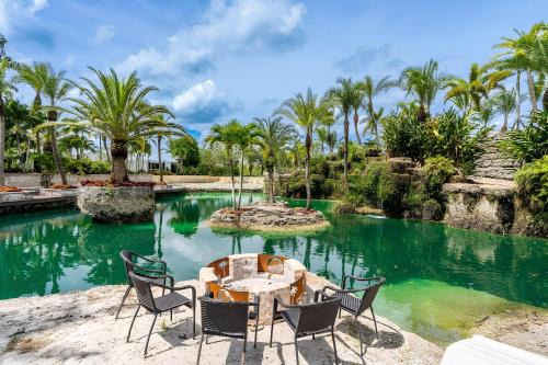 October Pink Miami SW Stunning Garden & Pool