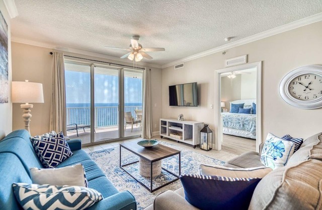 October Specials! *Huge Balcony & Beach Chairs!