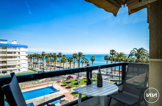Octopussy | Beachfront apartment in Benalmadena