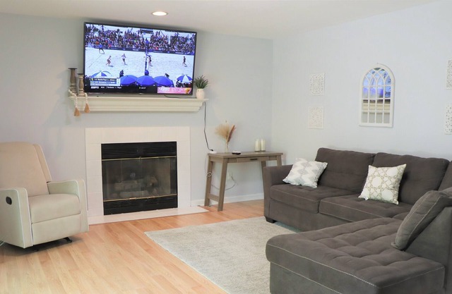 Offshore Haven; Serene Neighborhood, 3 Miles to Beaches and Golf Courses