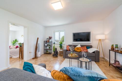 OG2 Rechts 2-Zimmer Wohnung mit Balkon 15min bis Salzburg