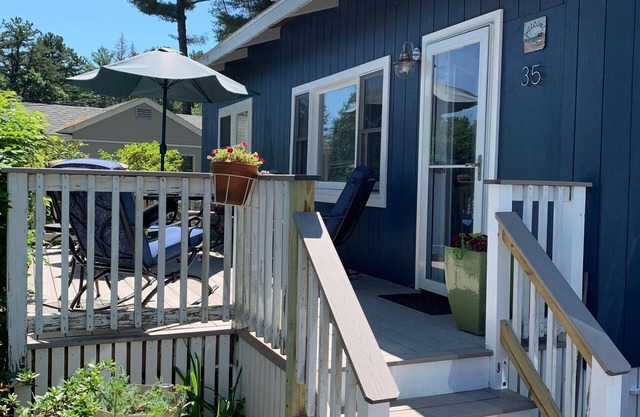 Ogunquit Cottage - walk to beach