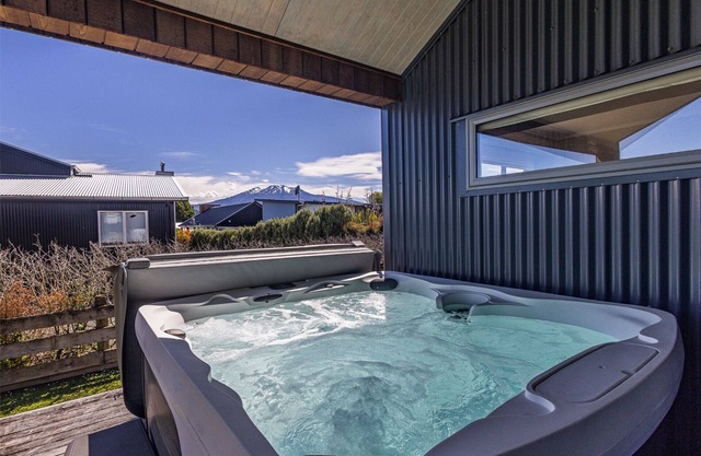 Ohakune Holiday Home Retreat with Hot Tub