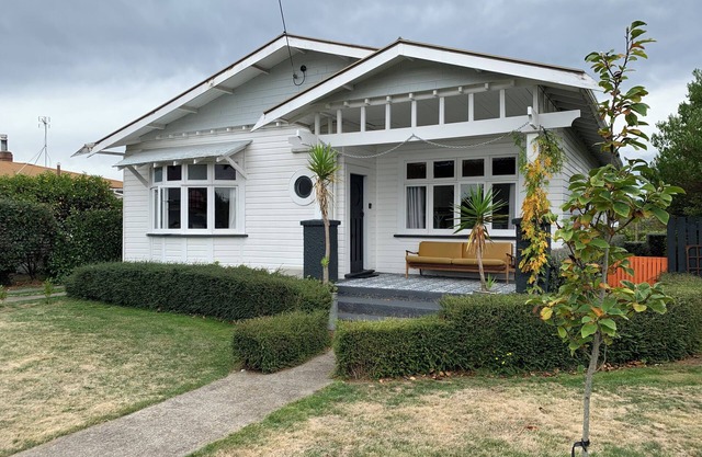 Ohio House - 1 minute walk to cafes and shops