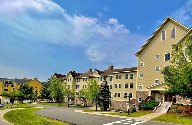 Okemo's Jackson Gore-1 Bedroom Condo/Direct Ski Access. Walk to Pool & hot tubs