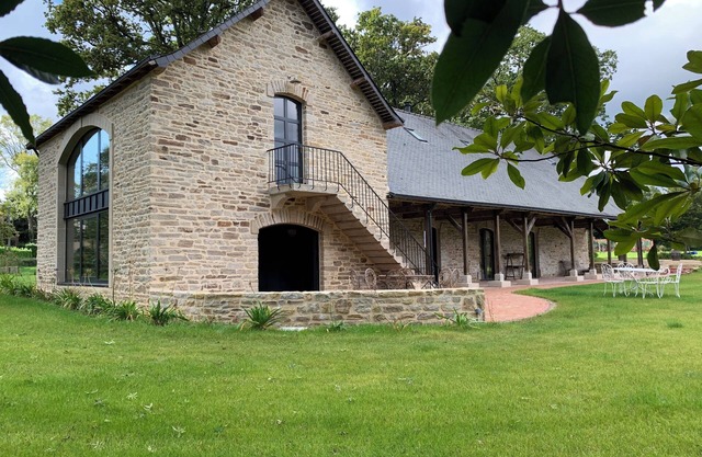 Old cider house on the seafront with private access to the beach
