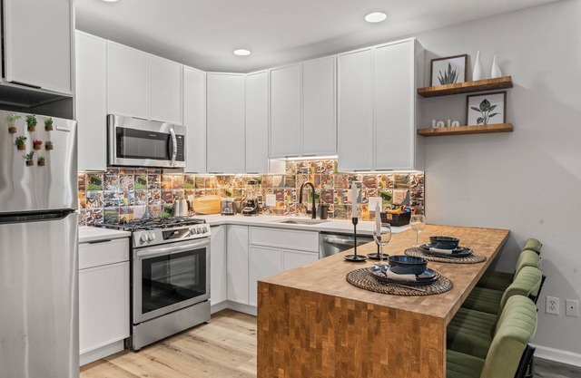 Old City 2 BR Near Historic Sites