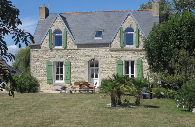 Old house, * privileged frame, near Pors Carn, the Torch