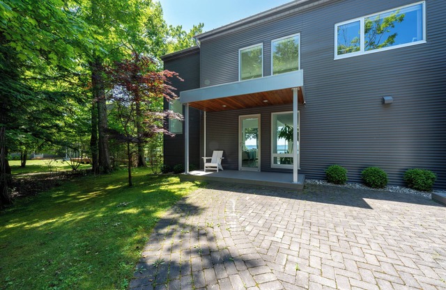 Old Mission Peninsula Luxury on West Bay