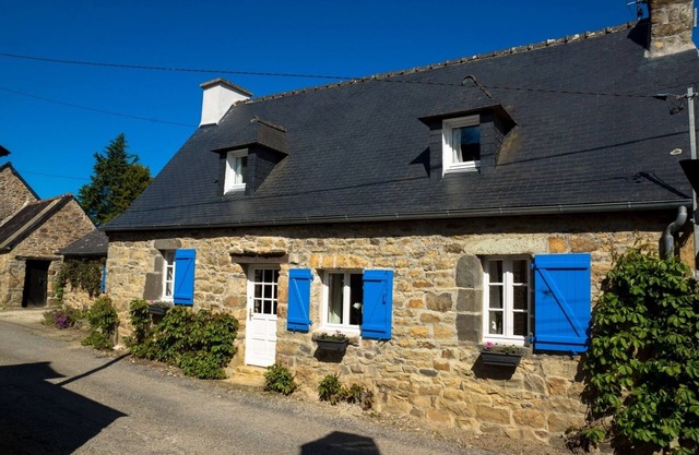 Old stone house between Crozon and Camaret (sea 200m)