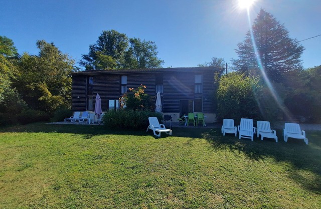 Old tobacco barn with a view of the Dordogne