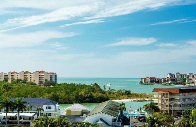 Olde Marco Island Inn, Classic Suite w/2 Bedrooms & Island Charm