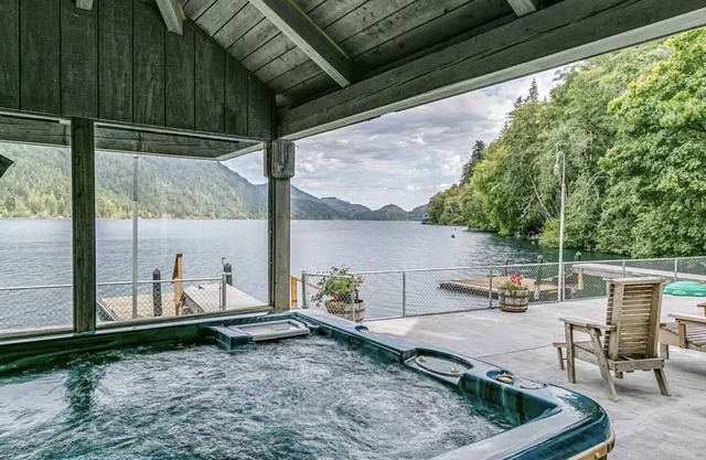 Olympic NP Lakefront House-Hot Tub+Dogs Welcome!