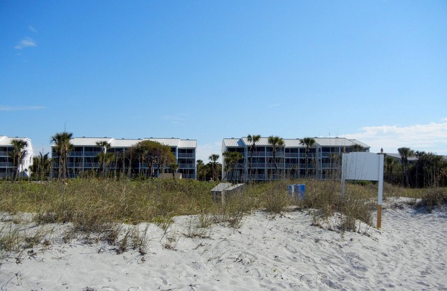 ON beach top two floors two kings one queen two sleeper sofa south seas resort