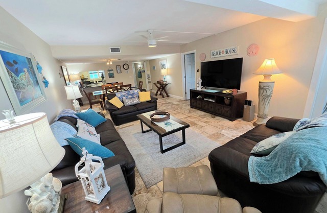 On Siesta Key beach , condo w/heated pool, w/beautiful 4th floor view