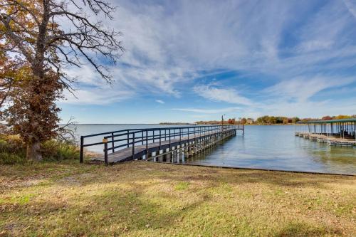 On-Site Boat Ramp Pet-Friendly Kerens Studio!