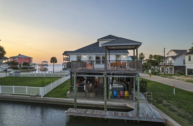 On the Bay | Hot Tub | Pet Friendly
