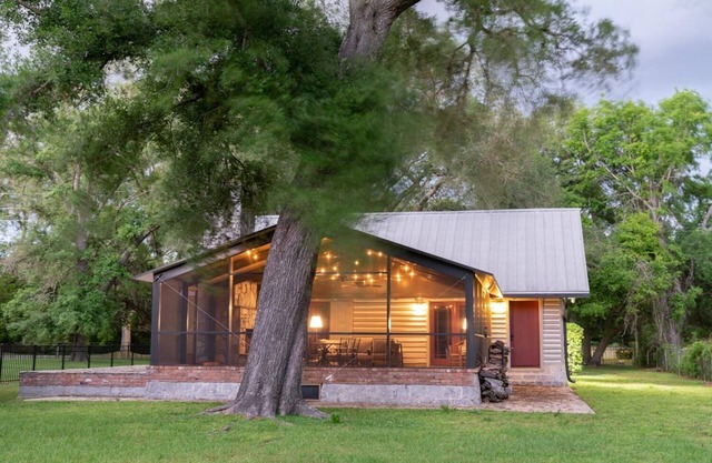 On the Beach, Teddy Roosevelt Stayed Here. Pet friendly, large fenced property