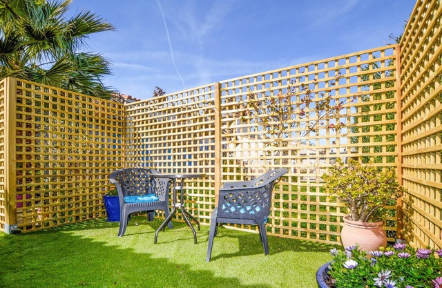 On the island of Corsica, this compact vacation home welcomes you near the beach.