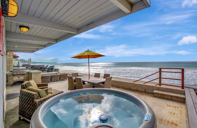 ON THE SAND! Private Beach! OCEAN FRONT HOT TUB!
