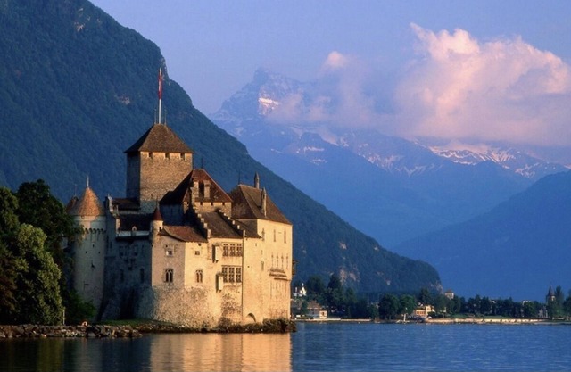 On the shores of Port Ripaille, the charm of Lake Geneva
