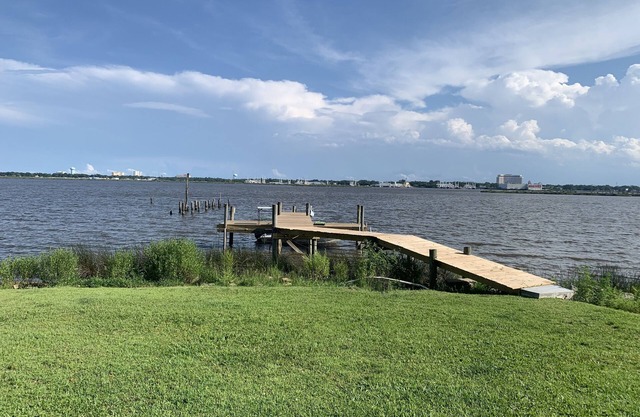 *On The Water* 1 bedroom ground floor- Sleeps 4