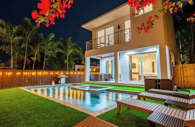 One and only New Villa Heated Pool Jacuzzi