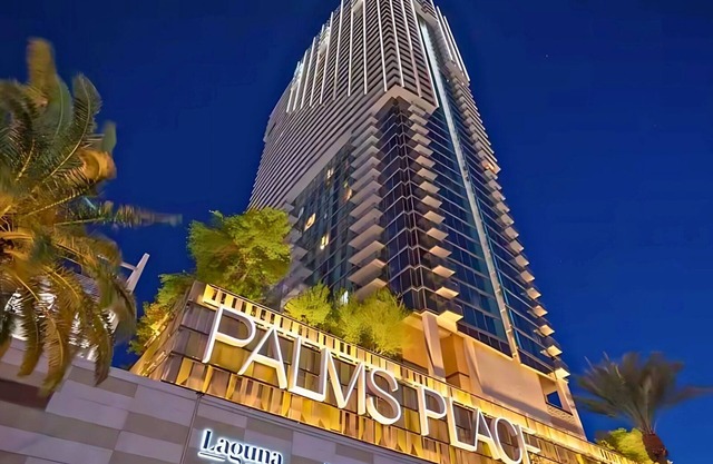 One Bedroom | 1.5 Baths & Living Room | Jet Tub – Palms Place StripSuite