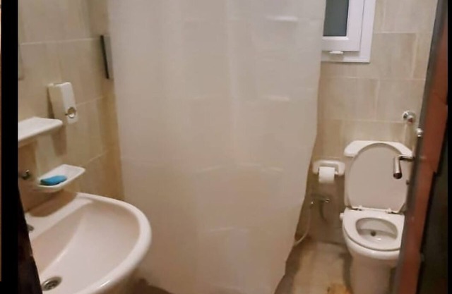 One bedroom and one bathroom And bypass Gas stoveGas stove and air conditioning
