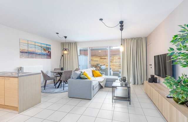 One-bedroom apartment by the sea